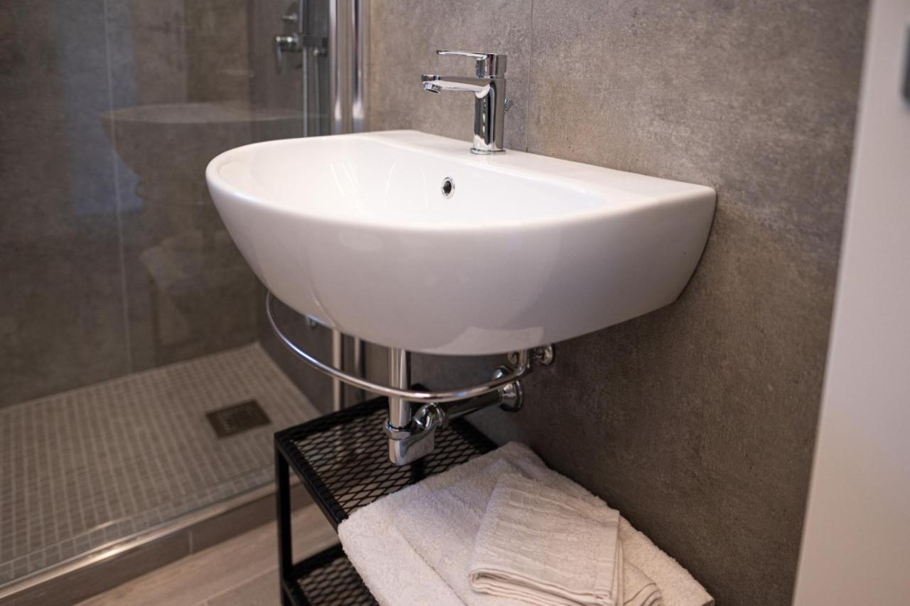 Grey House Guest House Luxury Latina Eksteriør bilde