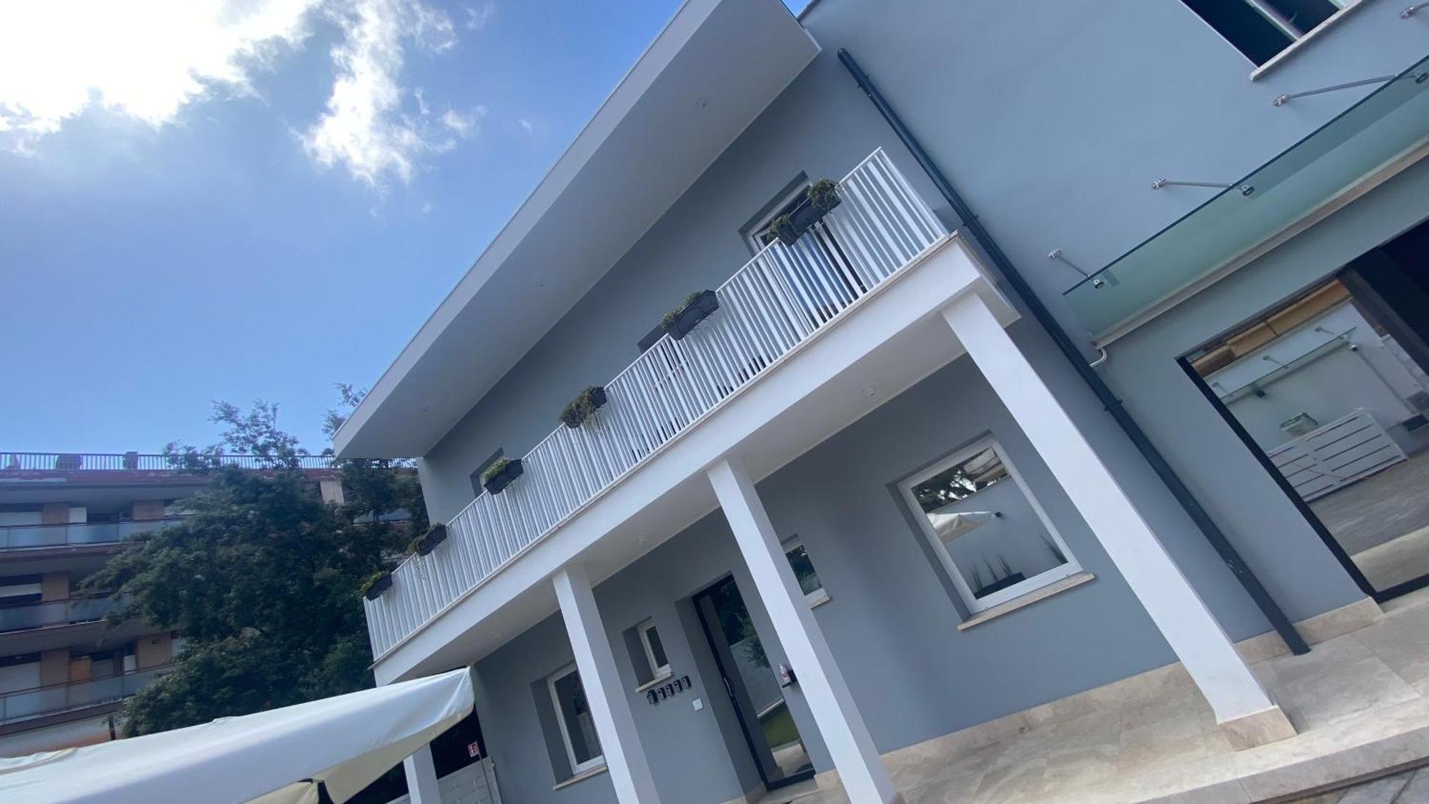 Grey House Guest House Luxury Latina Eksteriør bilde